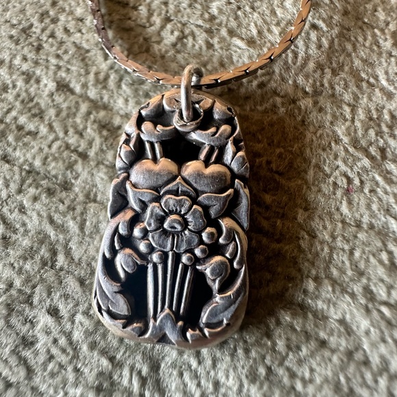 Bundle of art nouveau style earrings and necklace in silver tone - Picture 3 of 12